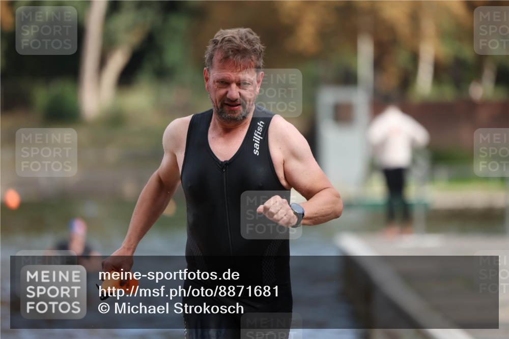14.09.2025 - Stadtparktriathlon Michael Strokosch http://msf.ph/oto/8871681 14.09.2025 11:35:36 Schwimmen 1116 meine-sportfotos.de
