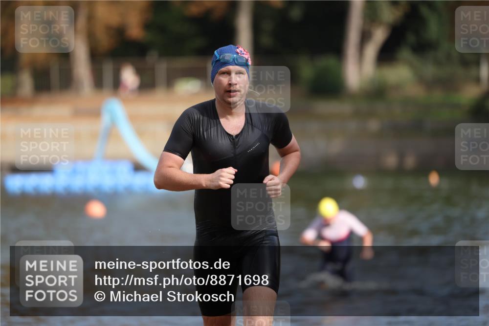 14.09.2025 - Stadtparktriathlon Michael Strokosch http://msf.ph/oto/8871698 14.09.2025 11:35:51 Schwimmen 1059, 1061 meine-sportfotos.de