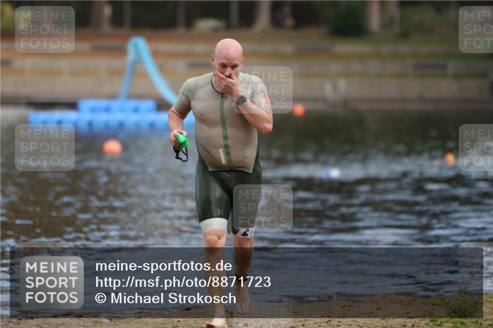 14.09.2025 - Stadtparktriathlon Michael Strokosch http://msf.ph/oto/8871723 14.09.2025 11:37:05 Schwimmen 1075 meine-sportfotos.de