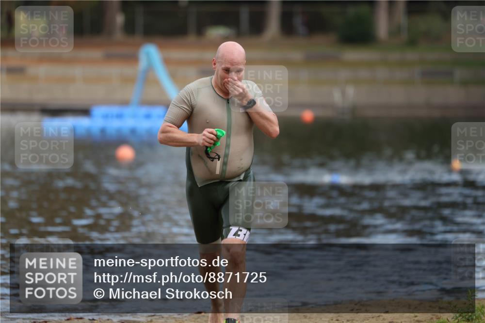 14.09.2025 - Stadtparktriathlon Michael Strokosch http://msf.ph/oto/8871725 14.09.2025 11:37:05 Schwimmen 1075 meine-sportfotos.de