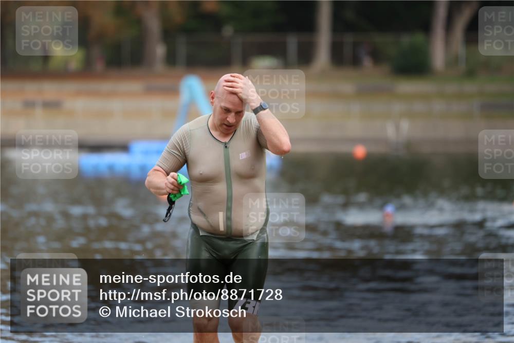 14.09.2025 - Stadtparktriathlon Michael Strokosch http://msf.ph/oto/8871728 14.09.2025 11:37:06 Schwimmen 1075 meine-sportfotos.de