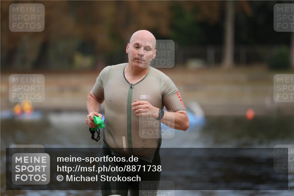 14.09.2025 - Stadtparktriathlon Michael Strokosch http://msf.ph/oto/8871738 14.09.2025 11:37:07 Schwimmen 1075 meine-sportfotos.de