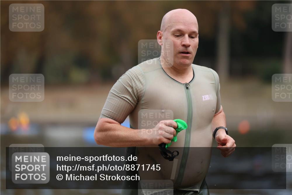 14.09.2025 - Stadtparktriathlon Michael Strokosch http://msf.ph/oto/8871745 14.09.2025 11:37:08 Schwimmen 1075 meine-sportfotos.de