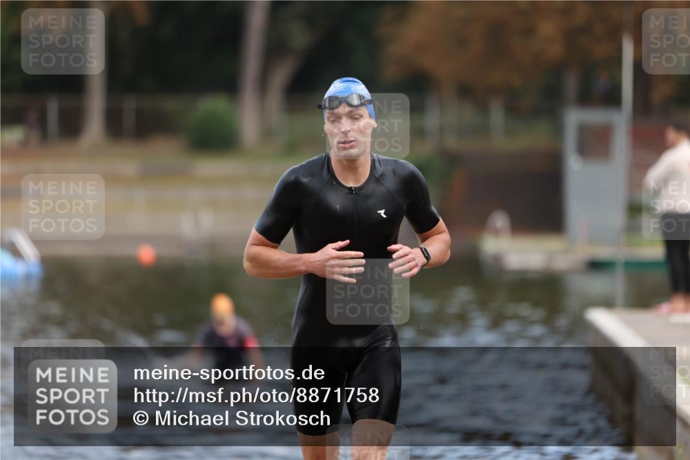 14.09.2025 - Stadtparktriathlon Michael Strokosch http://msf.ph/oto/8871758 14.09.2025 11:37:31 Schwimmen 1119 meine-sportfotos.de