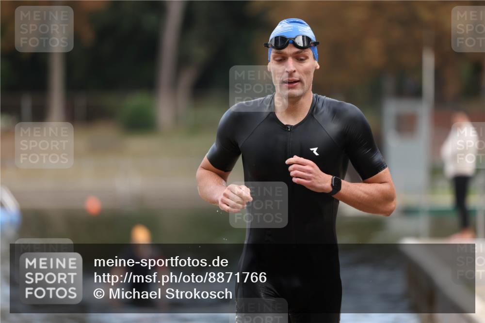 14.09.2025 - Stadtparktriathlon Michael Strokosch http://msf.ph/oto/8871766 14.09.2025 11:37:32 Schwimmen 1119 meine-sportfotos.de