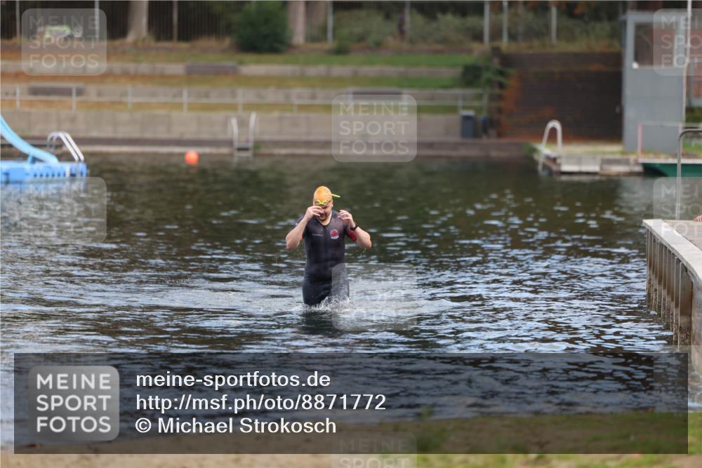 14.09.2025 - Stadtparktriathlon Michael Strokosch http://msf.ph/oto/8871772 14.09.2025 11:37:36 Schwimmen 1119 meine-sportfotos.de