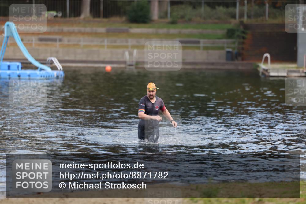 14.09.2025 - Stadtparktriathlon Michael Strokosch http://msf.ph/oto/8871782 14.09.2025 11:37:38 Schwimmen 1096 meine-sportfotos.de