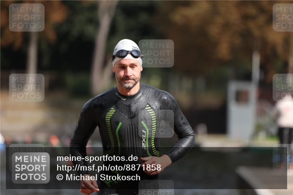 14.09.2025 - Stadtparktriathlon Michael Strokosch http://msf.ph/oto/8871858 14.09.2025 11:48:59 Schwimmen 1185, 1217 meine-sportfotos.de