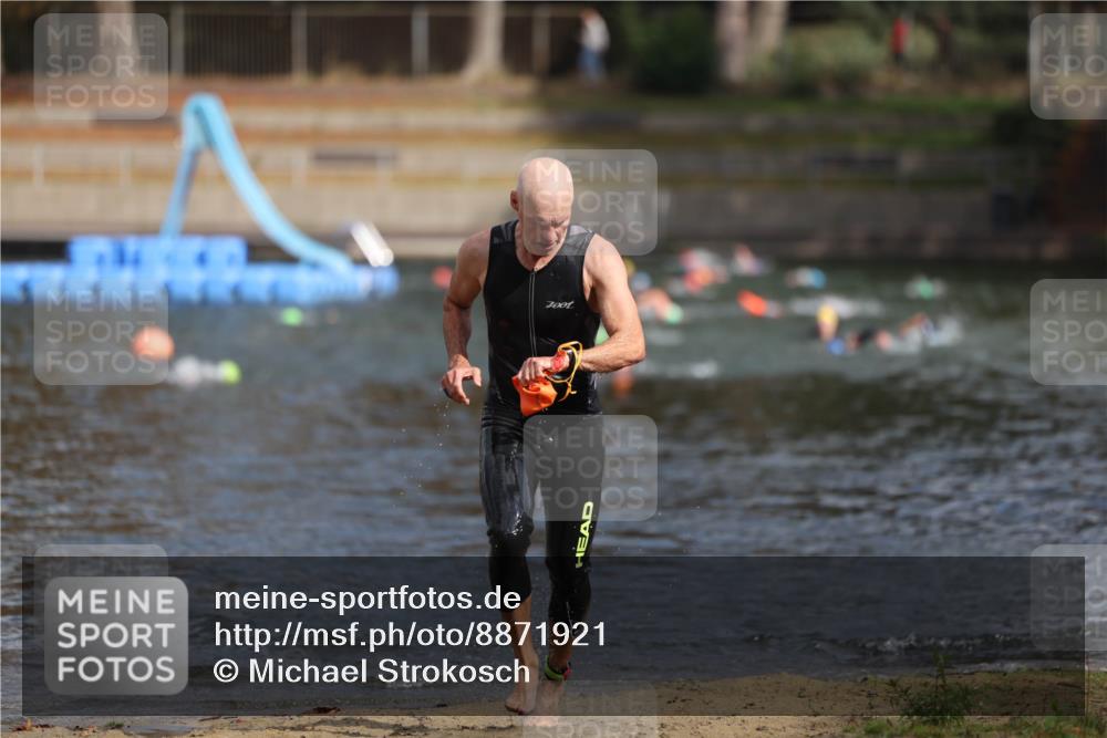 14.09.2025 - Stadtparktriathlon Michael Strokosch http://msf.ph/oto/8871921 14.09.2025 11:49:37 Schwimmen 1209 meine-sportfotos.de