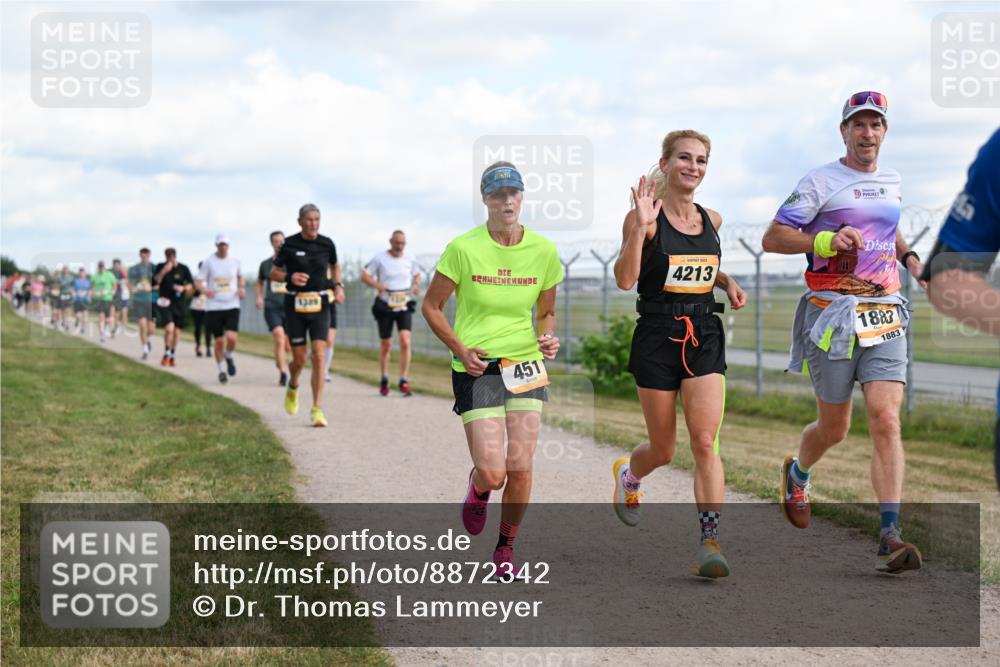 14.09.2025 - Airport Race Dr. Thomas Lammeyer http://msf.ph/oto/8872342 14.09.2025 12:17:00 Laufen 1389, 4213, 451, 1883, 1883 meine-sportfotos.de