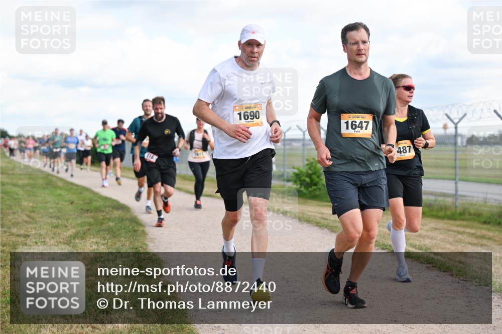 14.09.2025 - Airport Race Dr. Thomas Lammeyer http://msf.ph/oto/8872440 14.09.2025 12:17:06 Laufen 218, 1690, 1647, 487 meine-sportfotos.de