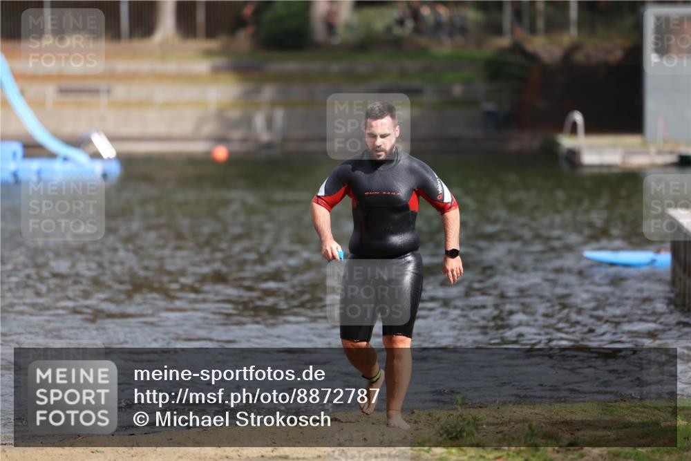 14.09.2025 - Stadtparktriathlon Michael Strokosch http://msf.ph/oto/8872787 14.09.2025 11:58:42 Schwimmen 1208, 1215 meine-sportfotos.de