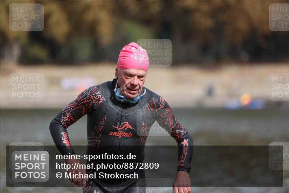 14.09.2025 - Stadtparktriathlon Michael Strokosch http://msf.ph/oto/8872809 14.09.2025 11:58:48 Schwimmen 1208, 1215 meine-sportfotos.de