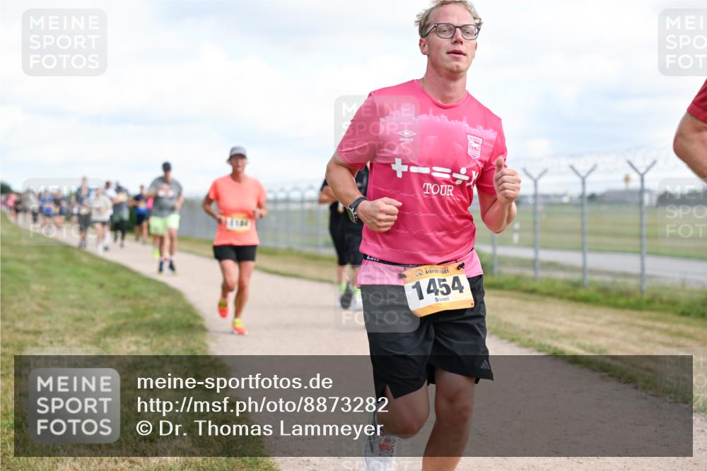 14.09.2025 - Airport Race Dr. Thomas Lammeyer http://msf.ph/oto/8873282 14.09.2025 12:18:01 Laufen 1454 meine-sportfotos.de