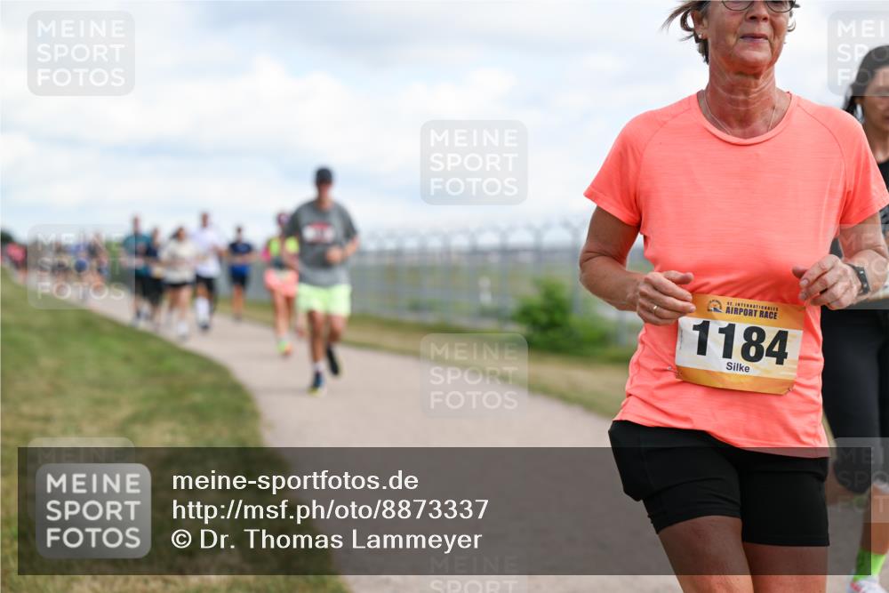 14.09.2025 - Airport Race Dr. Thomas Lammeyer http://msf.ph/oto/8873337 14.09.2025 12:18:04 Laufen 42, 1184 meine-sportfotos.de