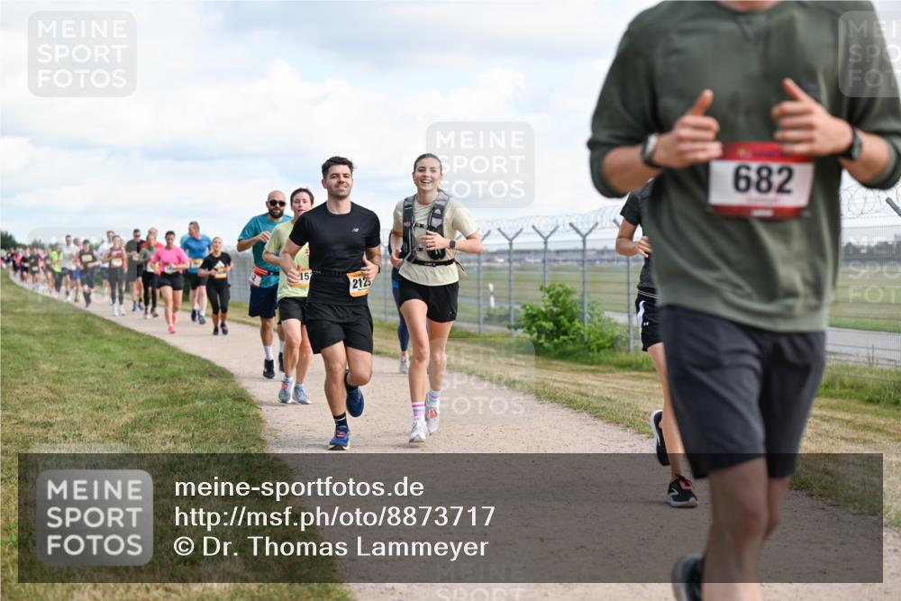 14.09.2025 - Airport Race Dr. Thomas Lammeyer http://msf.ph/oto/8873717 14.09.2025 12:18:27 Laufen 15, 2125, 682 meine-sportfotos.de