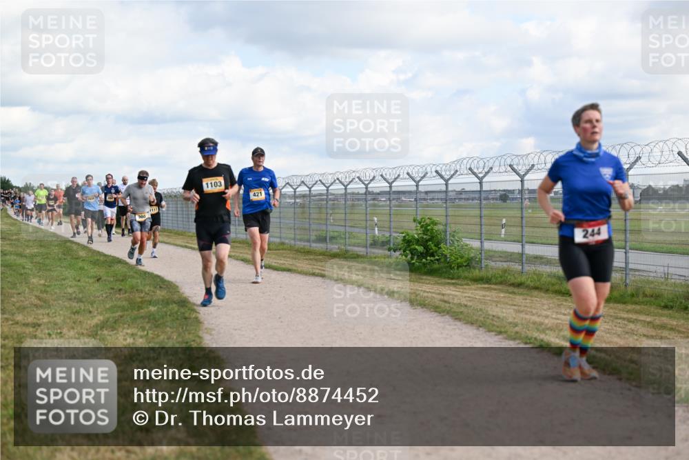 14.09.2025 - Airport Race Dr. Thomas Lammeyer http://msf.ph/oto/8874452 14.09.2025 12:19:10 Laufen 1117, 300, 1103, 421, 244 meine-sportfotos.de