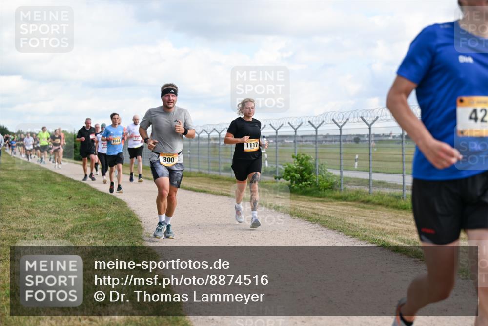 14.09.2025 - Airport Race Dr. Thomas Lammeyer http://msf.ph/oto/8874516 14.09.2025 12:19:14 Laufen 1, 634, 735, 300, 1, 117, 42 meine-sportfotos.de