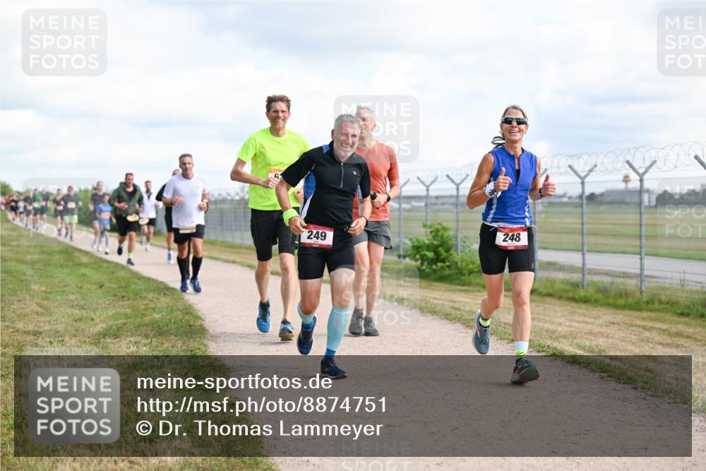 14.09.2025 - Airport Race Dr. Thomas Lammeyer http://msf.ph/oto/8874751 14.09.2025 12:19:28 Laufen 249, 248 meine-sportfotos.de