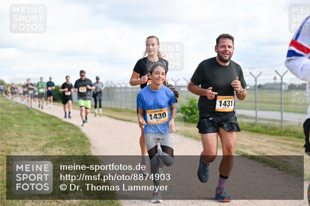 14.09.2025 - Airport Race Dr. Thomas Lammeyer http://msf.ph/oto/8874903 14.09.2025 12:19:37 Laufen 1430, 1431 meine-sportfotos.de