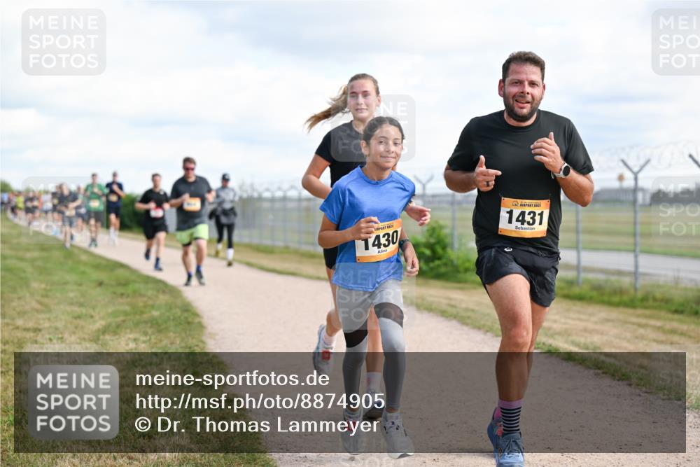14.09.2025 - Airport Race Dr. Thomas Lammeyer http://msf.ph/oto/8874905 14.09.2025 12:19:38 Laufen 430, 1431 meine-sportfotos.de
