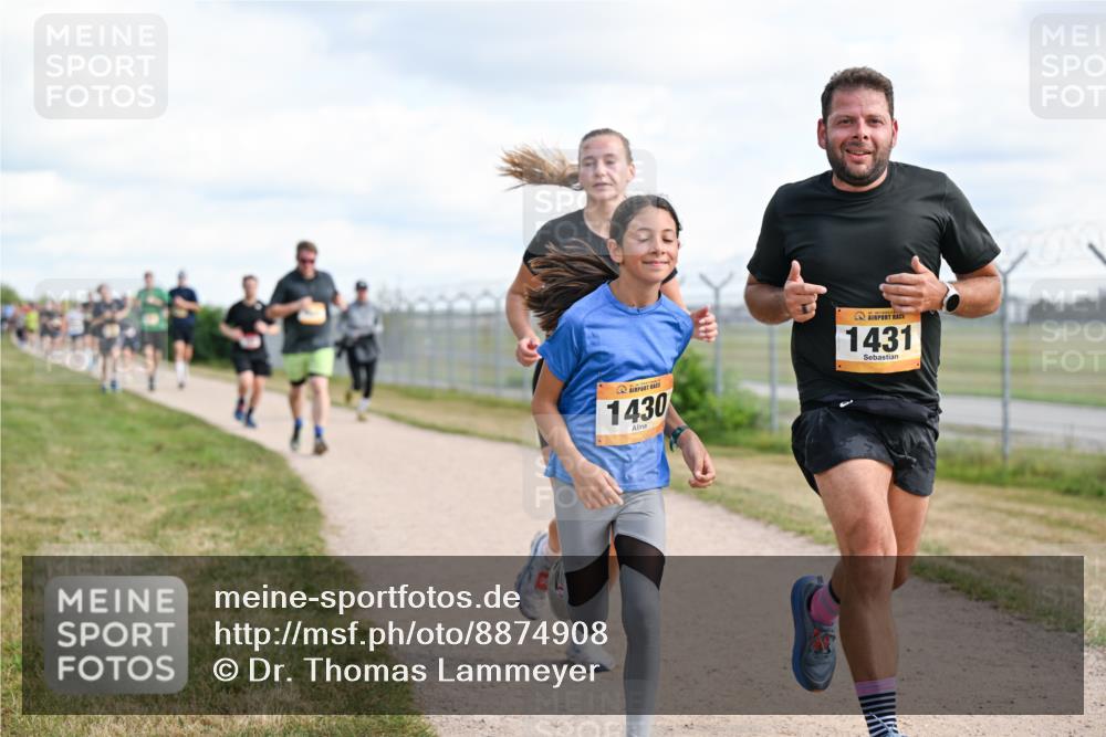 14.09.2025 - Airport Race Dr. Thomas Lammeyer http://msf.ph/oto/8874908 14.09.2025 12:19:38 Laufen 1430, 1431 meine-sportfotos.de