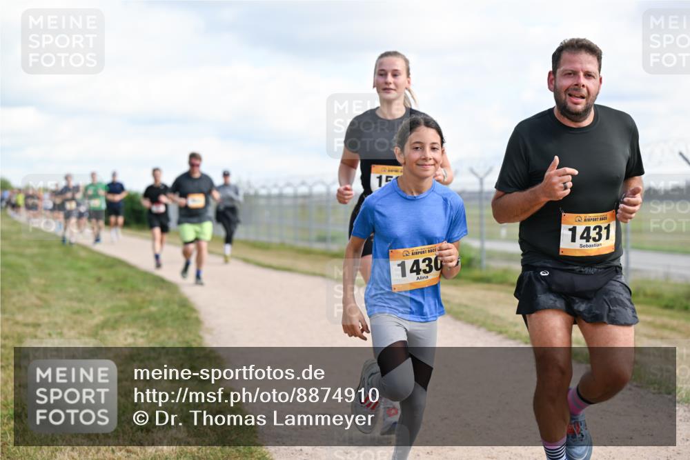 14.09.2025 - Airport Race Dr. Thomas Lammeyer http://msf.ph/oto/8874910 14.09.2025 12:19:38 Laufen 15, 1430, 1431 meine-sportfotos.de