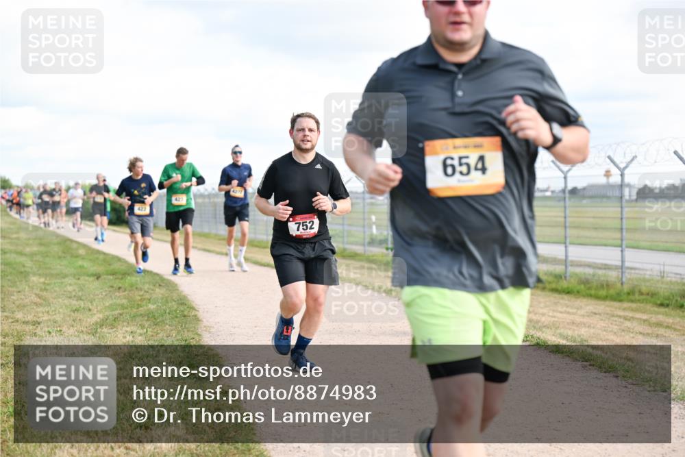 14.09.2025 - Airport Race Dr. Thomas Lammeyer http://msf.ph/oto/8874983 14.09.2025 12:19:43 Laufen 422, 4272, 752, 654 meine-sportfotos.de