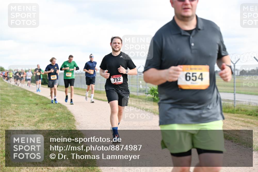 14.09.2025 - Airport Race Dr. Thomas Lammeyer http://msf.ph/oto/8874987 14.09.2025 12:19:43 Laufen 423, 752, 654 meine-sportfotos.de