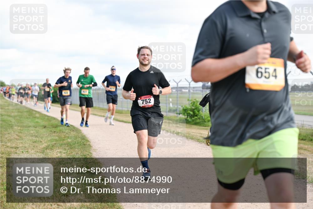 14.09.2025 - Airport Race Dr. Thomas Lammeyer http://msf.ph/oto/8874990 14.09.2025 12:19:43 Laufen 423, 752, 654 meine-sportfotos.de