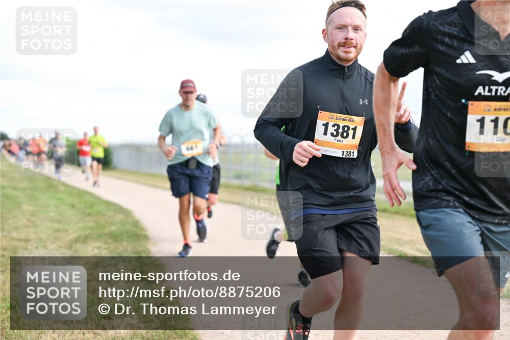14.09.2025 - Airport Race Dr. Thomas Lammeyer http://msf.ph/oto/8875206 14.09.2025 12:19:59 Laufen 1381, 1381, 110 meine-sportfotos.de