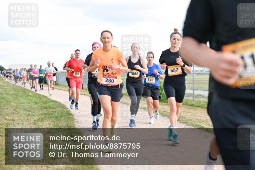 14.09.2025 - Airport Race Dr. Thomas Lammeyer http://msf.ph/oto/8875795 14.09.2025 12:20:36 Laufen 631, 51, 280, 1866, 652, 375 meine-sportfotos.de