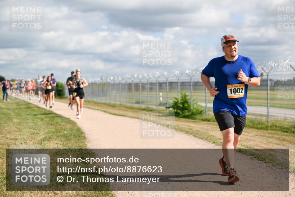14.09.2025 - Airport Race Dr. Thomas Lammeyer http://msf.ph/oto/8876623 14.09.2025 12:21:28 Laufen 23, 0, 1002 meine-sportfotos.de