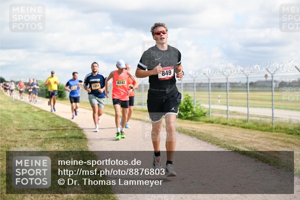 14.09.2025 - Airport Race Dr. Thomas Lammeyer http://msf.ph/oto/8876803 14.09.2025 12:21:41 Laufen 849, 1854, 4242 meine-sportfotos.de
