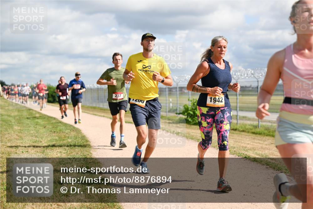 14.09.2025 - Airport Race Dr. Thomas Lammeyer http://msf.ph/oto/8876894 14.09.2025 12:21:48 Laufen 237, 1942, 1200 meine-sportfotos.de