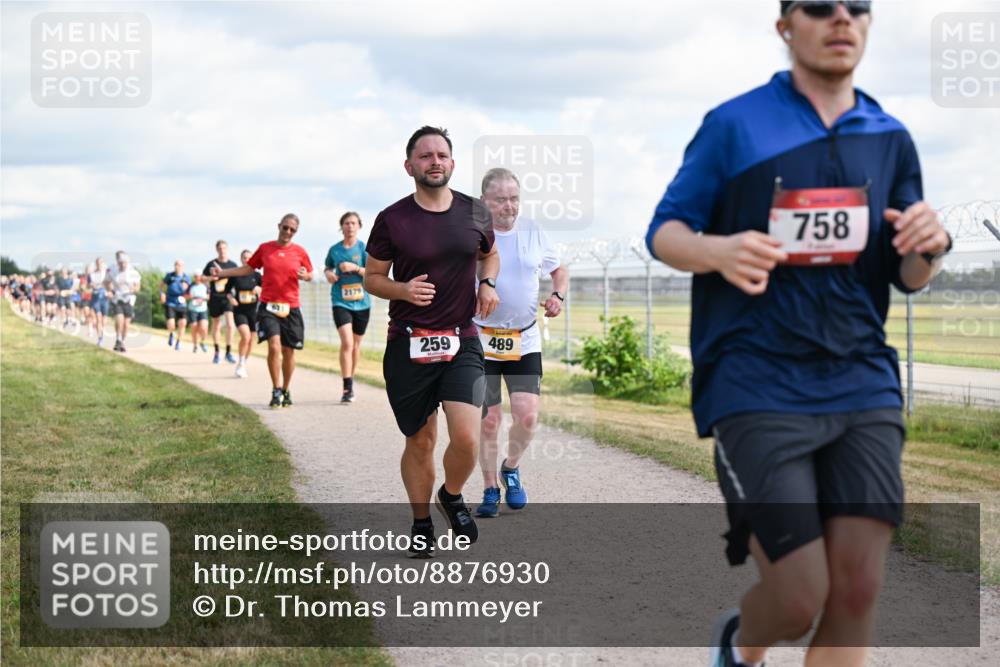 14.09.2025 - Airport Race Dr. Thomas Lammeyer http://msf.ph/oto/8876930 14.09.2025 12:21:54 Laufen 2179, 259, 489, 758 meine-sportfotos.de