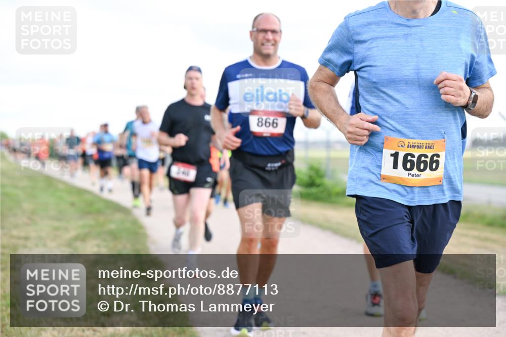 14.09.2025 - Airport Race Dr. Thomas Lammeyer http://msf.ph/oto/8877113 14.09.2025 12:22:24 Laufen 866, 42, 1666 meine-sportfotos.de
