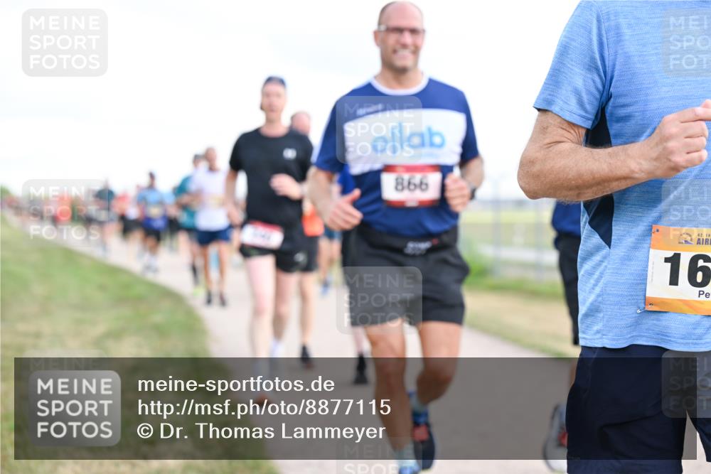 14.09.2025 - Airport Race Dr. Thomas Lammeyer http://msf.ph/oto/8877115 14.09.2025 12:22:24 Laufen 866, 42, 16 meine-sportfotos.de