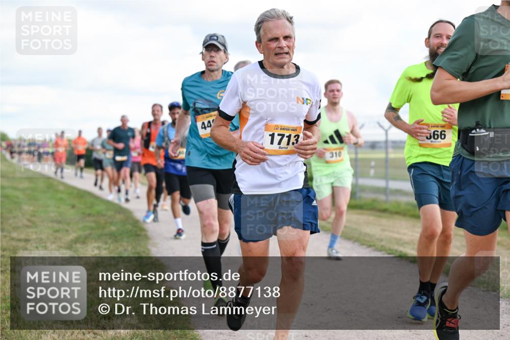 14.09.2025 - Airport Race Dr. Thomas Lammeyer http://msf.ph/oto/8877138 14.09.2025 12:22:28 Laufen 44, 1713, 310, 366 meine-sportfotos.de