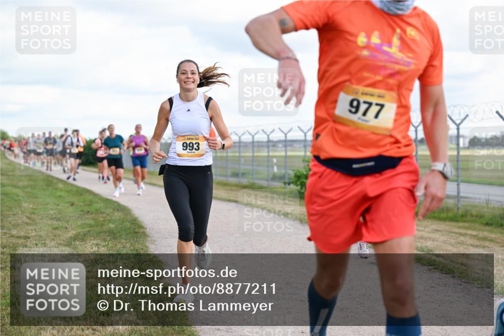 14.09.2025 - Airport Race Dr. Thomas Lammeyer http://msf.ph/oto/8877211 14.09.2025 12:22:40 Laufen 993, 977 meine-sportfotos.de