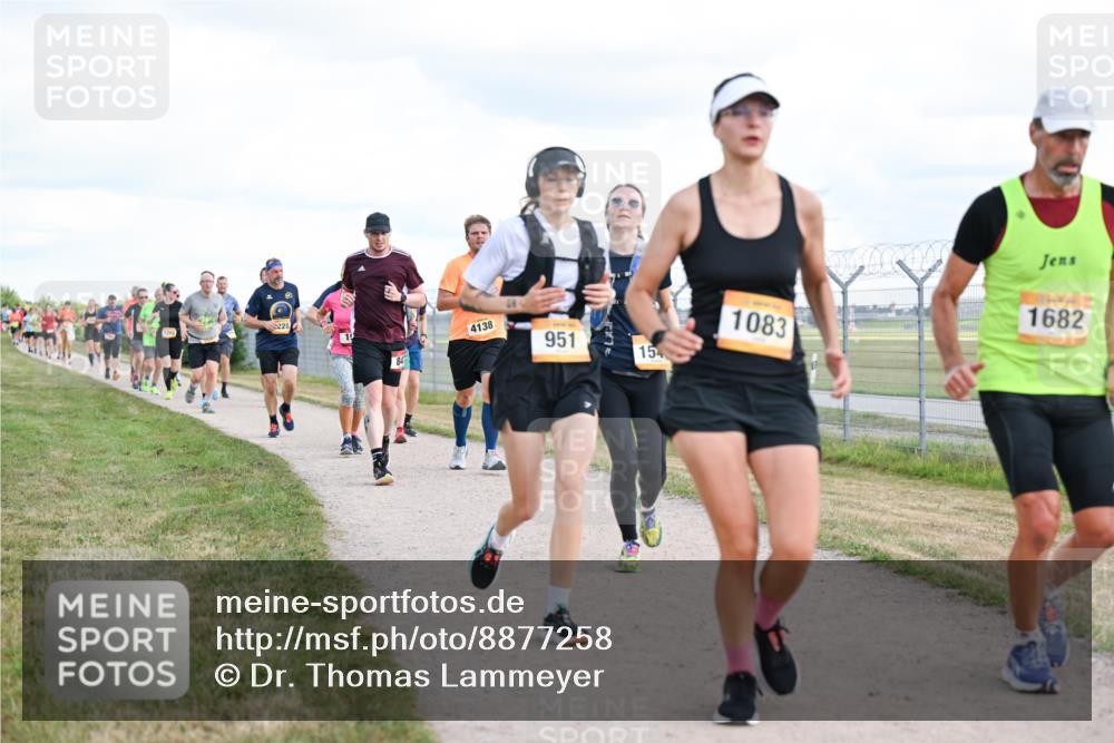 14.09.2025 - Airport Race Dr. Thomas Lammeyer http://msf.ph/oto/8877258 14.09.2025 12:22:49 Laufen 228, 84, 4138, 1083, 951, 15, 1682 meine-sportfotos.de