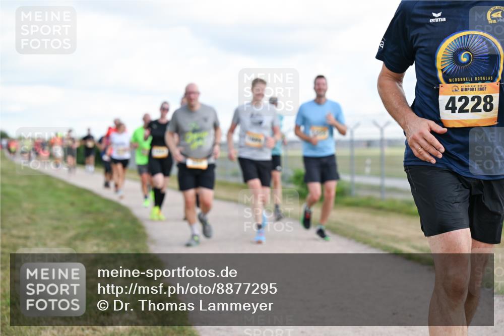 14.09.2025 - Airport Race Dr. Thomas Lammeyer http://msf.ph/oto/8877295 14.09.2025 12:22:55 Laufen 42, 4228, 2019 meine-sportfotos.de