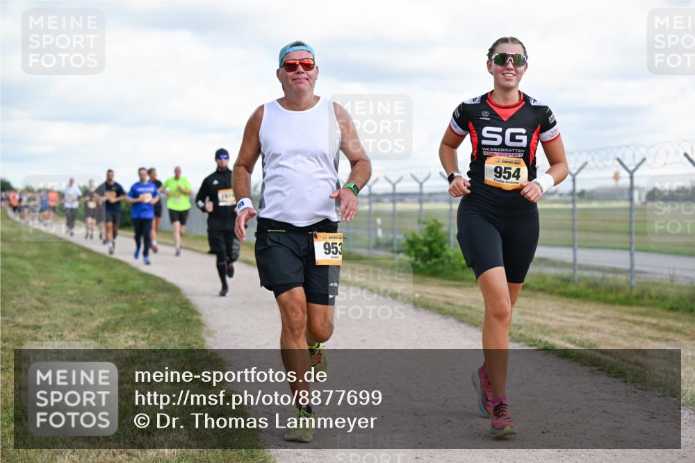 14.09.2025 - Airport Race Dr. Thomas Lammeyer http://msf.ph/oto/8877699 14.09.2025 12:24:07 Laufen 953, 954 meine-sportfotos.de