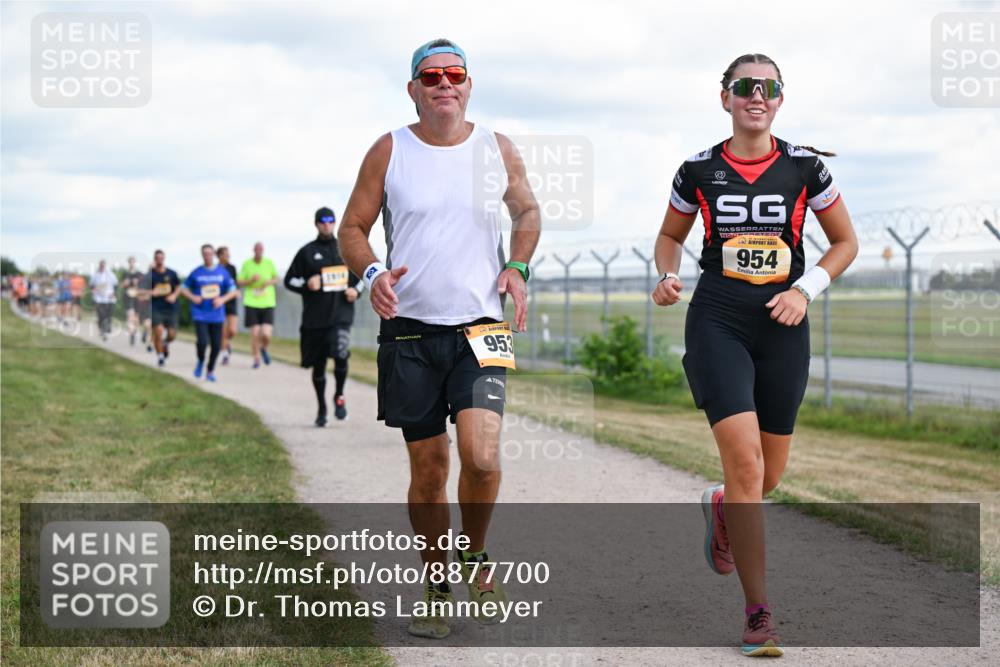 14.09.2025 - Airport Race Dr. Thomas Lammeyer http://msf.ph/oto/8877700 14.09.2025 12:24:08 Laufen 953, 954 meine-sportfotos.de