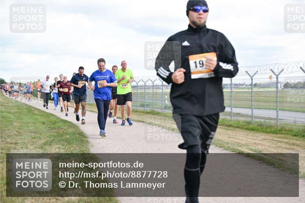 14.09.2025 - Airport Race Dr. Thomas Lammeyer http://msf.ph/oto/8877728 14.09.2025 12:24:12 Laufen 2116, 2156, 2167, 19 meine-sportfotos.de