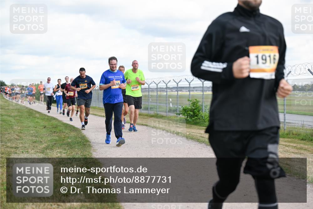 14.09.2025 - Airport Race Dr. Thomas Lammeyer http://msf.ph/oto/8877731 14.09.2025 12:24:12 Laufen 2116, 2156, 598, 2167, 1916 meine-sportfotos.de