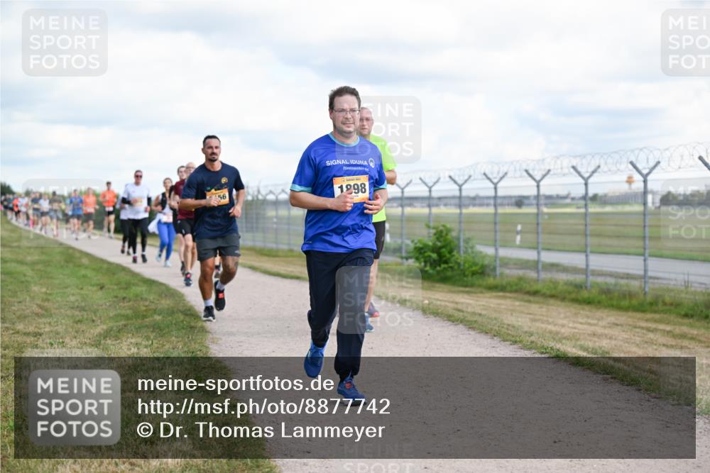 14.09.2025 - Airport Race Dr. Thomas Lammeyer http://msf.ph/oto/8877742 14.09.2025 12:24:14 Laufen 56, 1998 meine-sportfotos.de