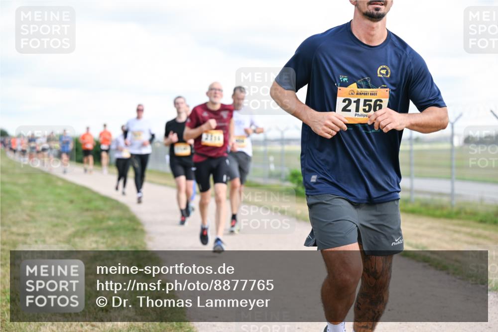 14.09.2025 - Airport Race Dr. Thomas Lammeyer http://msf.ph/oto/8877765 14.09.2025 12:24:17 Laufen 42, 2156 meine-sportfotos.de
