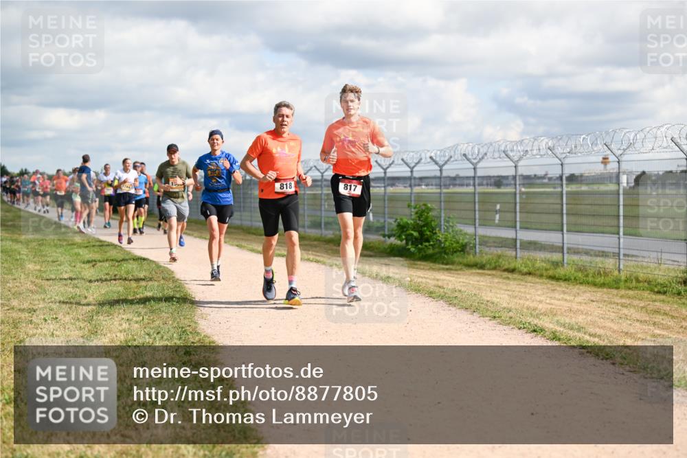 14.09.2025 - Airport Race Dr. Thomas Lammeyer http://msf.ph/oto/8877805 14.09.2025 12:24:25 Laufen 818, 817 meine-sportfotos.de