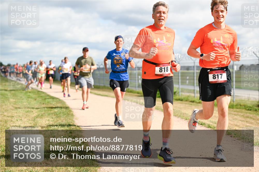 14.09.2025 - Airport Race Dr. Thomas Lammeyer http://msf.ph/oto/8877819 14.09.2025 12:24:27 Laufen 818, 817 meine-sportfotos.de